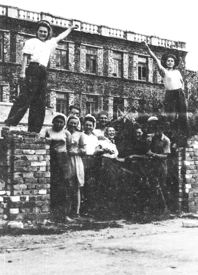 Восстановление здания института после войны
