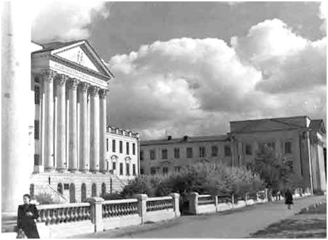 Фасад здания института 1950-е