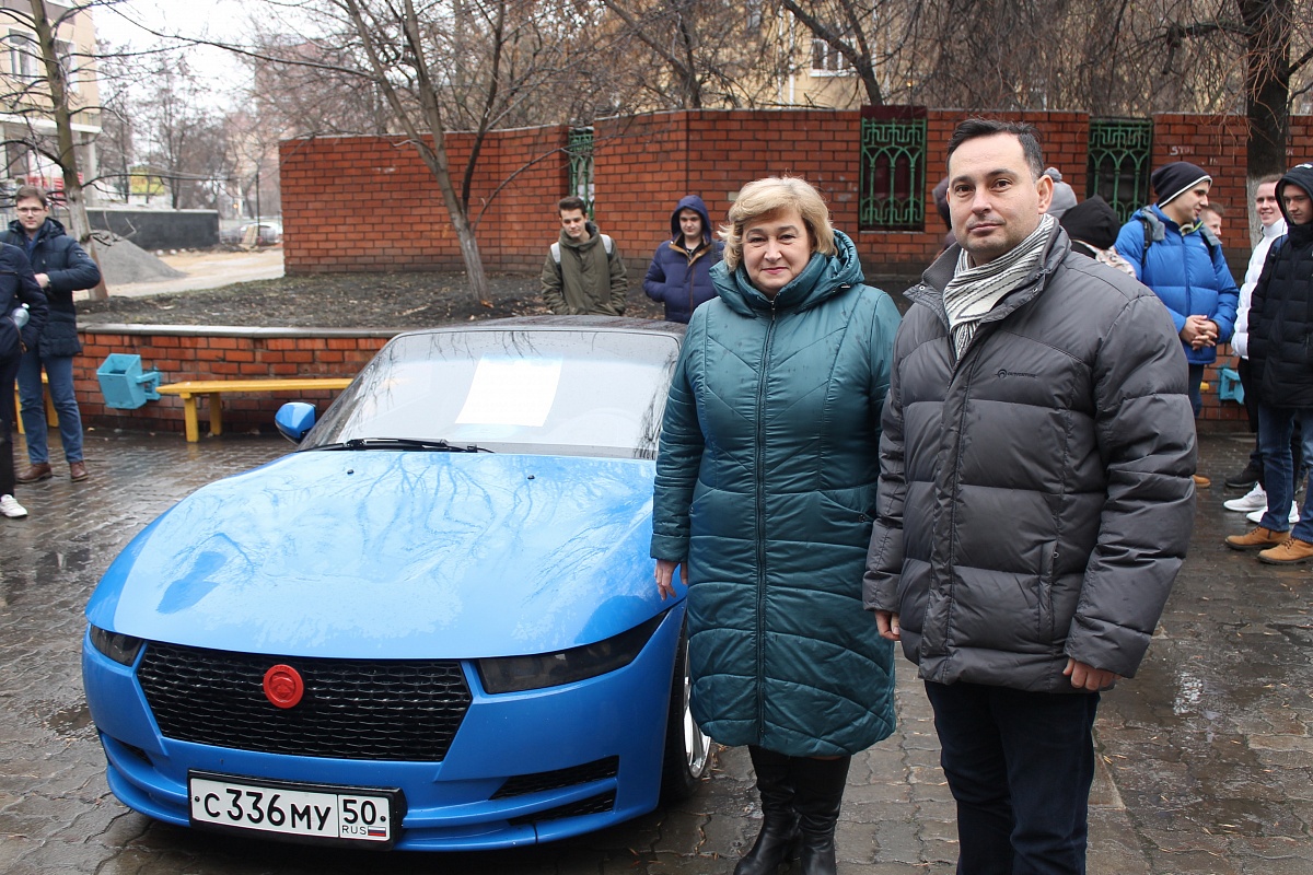 Доценты кафедры и студенты ознакомились с автомобилем «РОДСТЕР КРЫМ» | ВГТУ